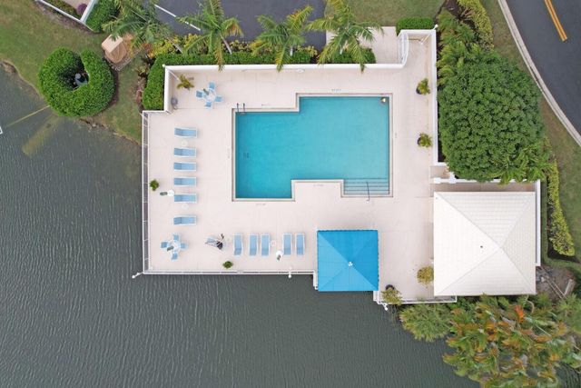 21 Selby Lane, Palm Beach Gardens, FL 33418