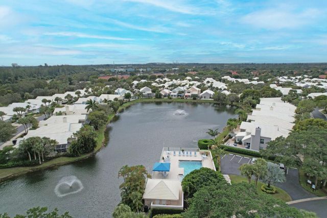 21 Selby Lane, Palm Beach Gardens, FL 33418