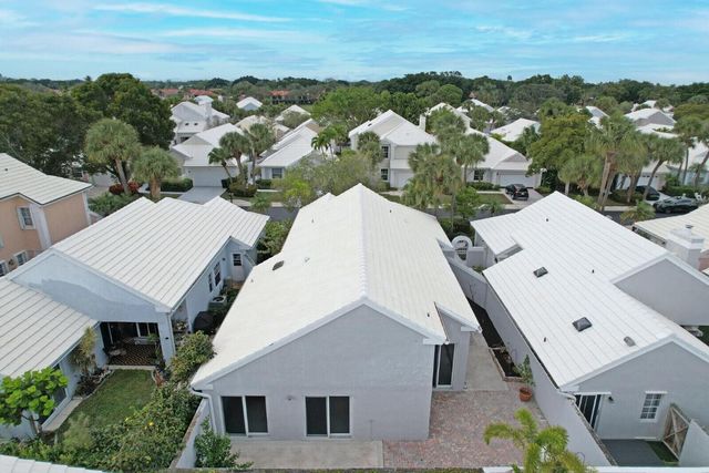 21 Selby Lane, Palm Beach Gardens, FL 33418