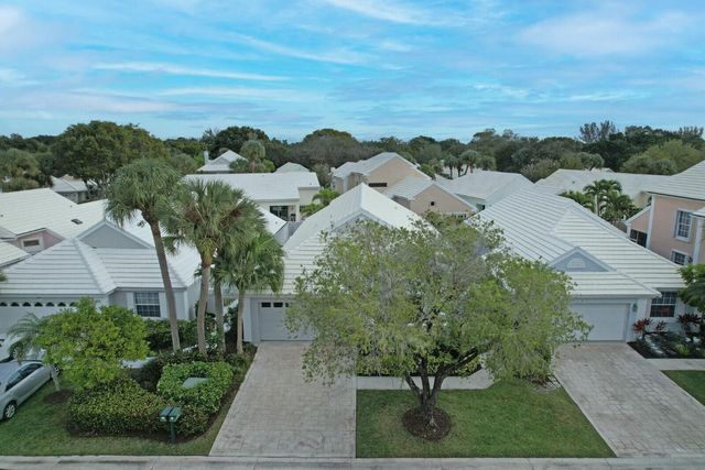 21 Selby Lane, Palm Beach Gardens, FL 33418