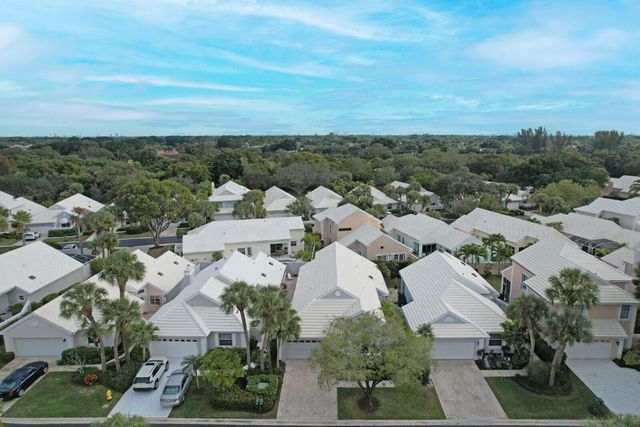 21 Selby Lane, Palm Beach Gardens, FL 33418