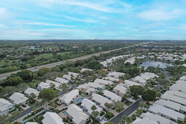 21 Selby Lane, Palm Beach Gardens, FL 33418