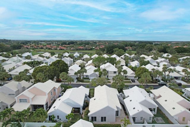 21 Selby Lane, Palm Beach Gardens, FL 33418