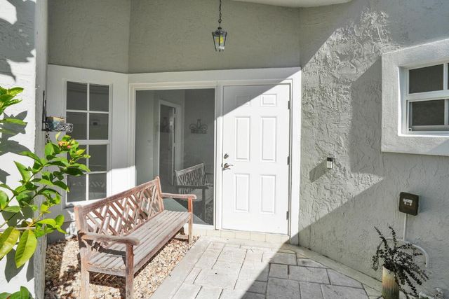 21 Selby Lane, Palm Beach Gardens, FL 33418