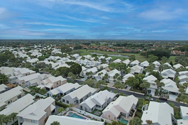 21 Selby Lane, Palm Beach Gardens, FL 33418