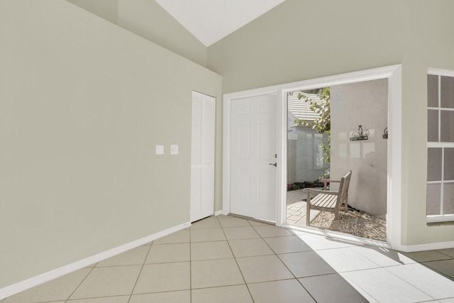 21 Selby Lane, Palm Beach Gardens, FL 33418