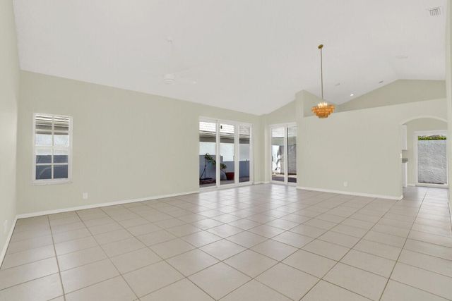 21 Selby Lane, Palm Beach Gardens, FL 33418