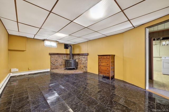 21 Stonecrest Drive, New Windsor, NY 12553