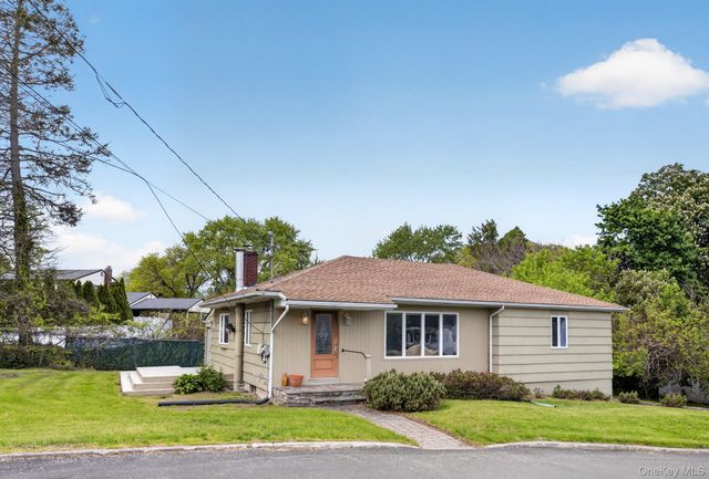 21 Stonecrest Drive, New Windsor, NY 12553
