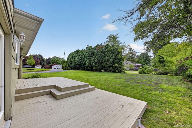 21 Stonecrest Drive, New Windsor, NY 12553