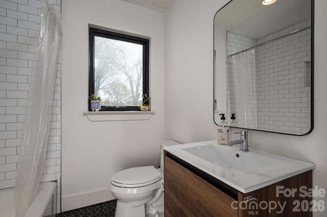 1642 Hawthorne Lane, Charlotte, NC 28205