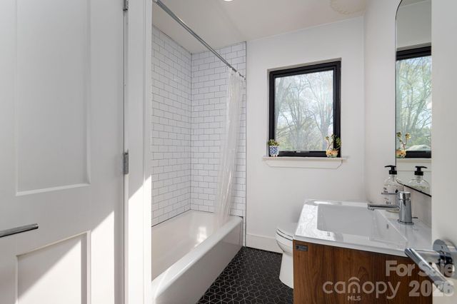 1642 Hawthorne Lane, Charlotte, NC 28205