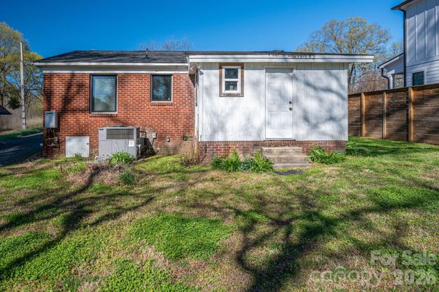 1642 Hawthorne Lane, Charlotte, NC 28205