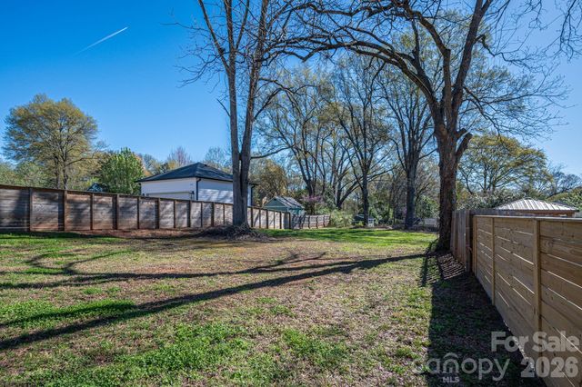 1642 Hawthorne Lane, Charlotte, NC 28205