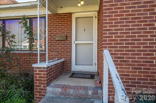 1642 Hawthorne Lane, Charlotte, NC 28205