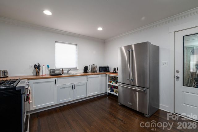 1642 Hawthorne Lane, Charlotte, NC 28205