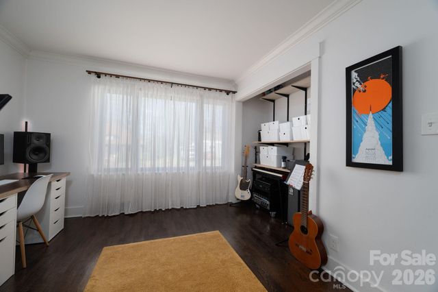 1642 Hawthorne Lane, Charlotte, NC 28205