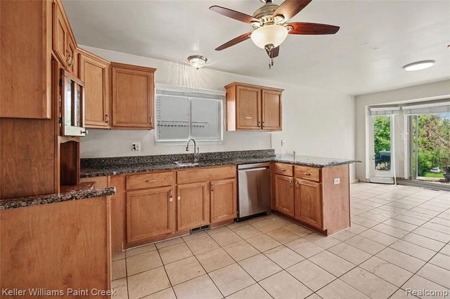 33180 Glengary Court, Sterling Heights, MI 48310