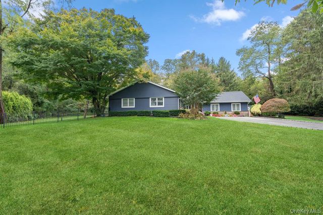 14 S Hollow Road, Dix Hills, NY 11746