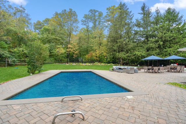 14 S Hollow Road, Dix Hills, NY 11746