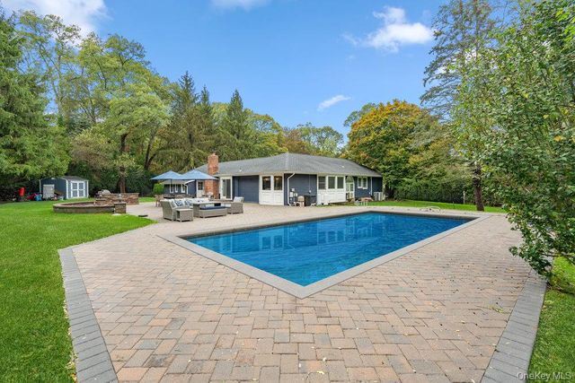 14 S Hollow Road, Dix Hills, NY 11746