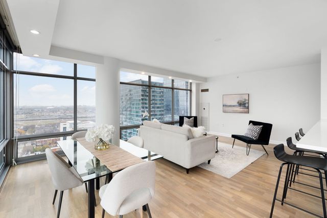 100 E 14th Street 2106, Chicago, IL 60605