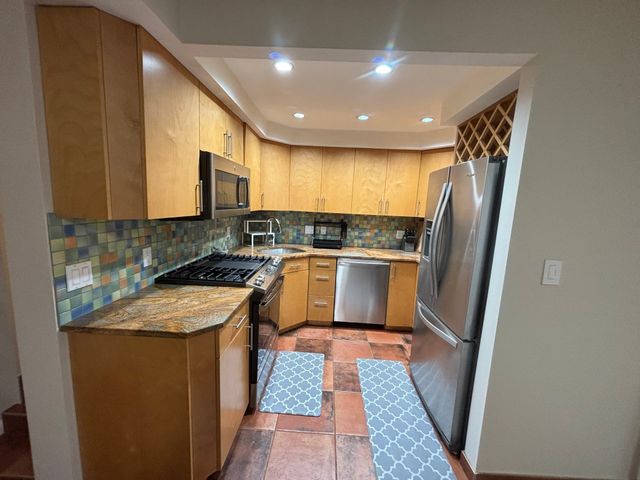 57 Broadlawn Park 11, Boston, MA 02467