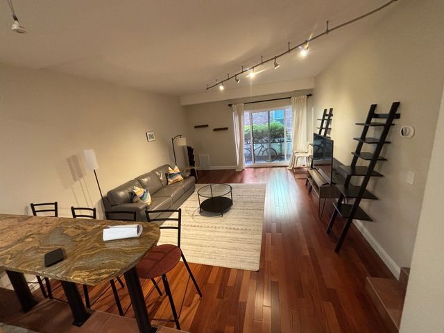 57 Broadlawn Park 11, Boston, MA 02467
