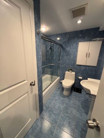 57 Broadlawn Park 11, Boston, MA 02467