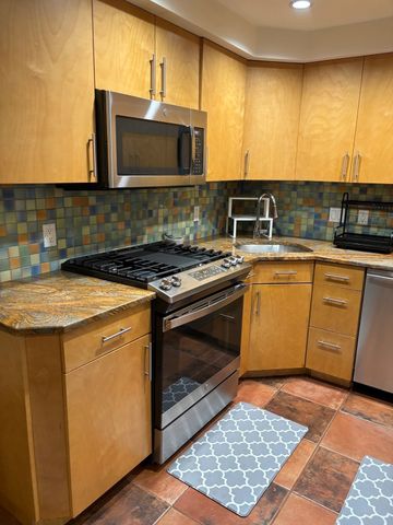 57 Broadlawn Park 11, Boston, MA 02467