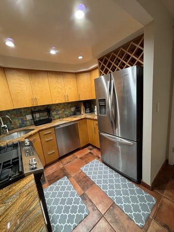 57 Broadlawn Park 11, Boston, MA 02467