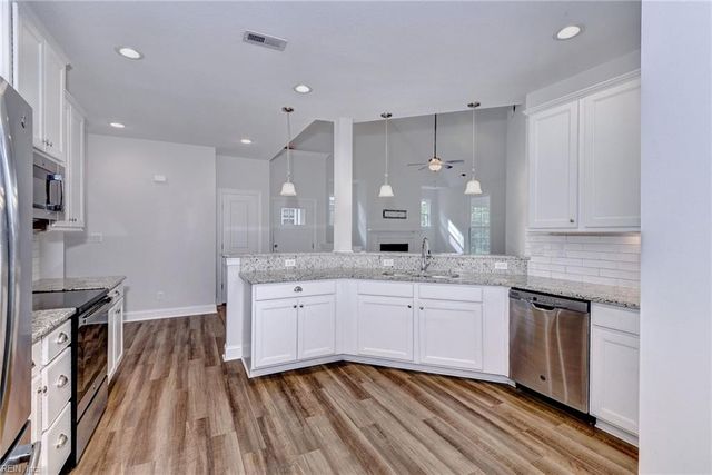 126 Creek Front LN, Suffolk, VA 23435