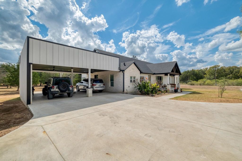 1901 E State Highway 21 B, Paige, TX 78659