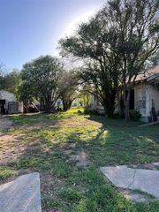 606 S Chestnut ST, Lampasas, TX 76550