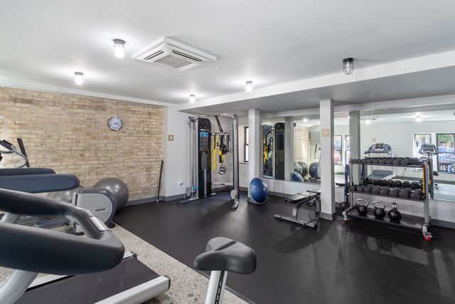 6019 N Winthrop Avenue 211, Chicago, IL 60660