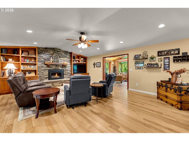 5407 Ne SALMON CREEK St, Vancouver, WA 98686