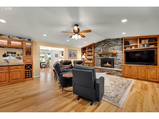 5407 Ne SALMON CREEK St, Vancouver, WA 98686