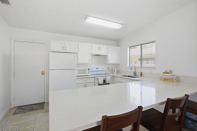 2424 La Luna Drive, Henderson, NV 89014