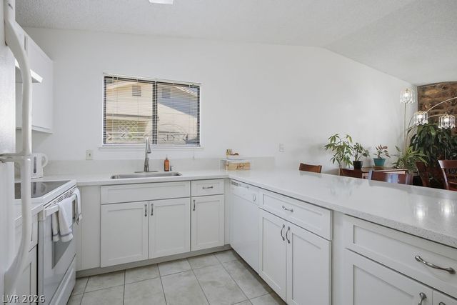 2424 La Luna Drive, Henderson, NV 89014