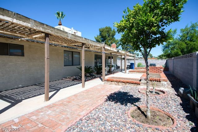 2424 La Luna Drive, Henderson, NV 89014