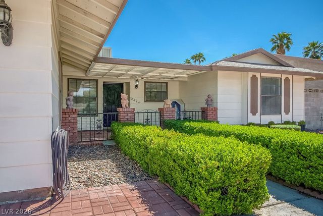 2424 La Luna Drive, Henderson, NV 89014