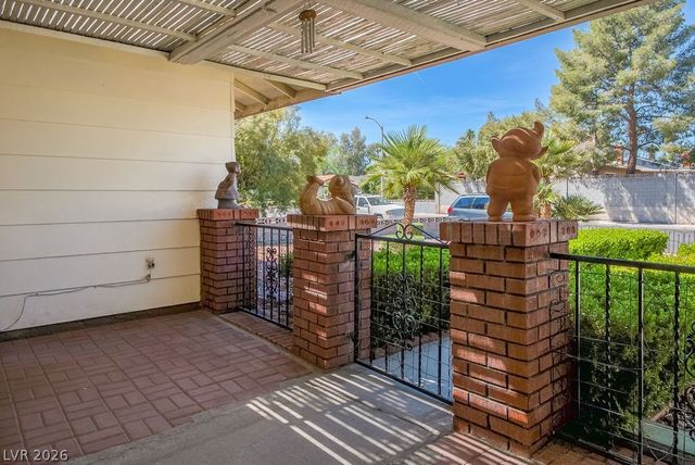 2424 La Luna Drive, Henderson, NV 89014