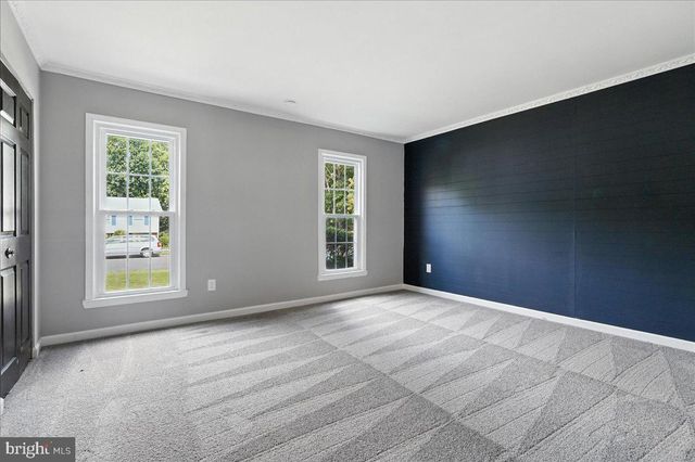 120 N KENNEDY RD, Sterling, VA 20164