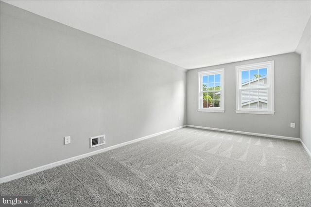 120 N KENNEDY RD, Sterling, VA 20164