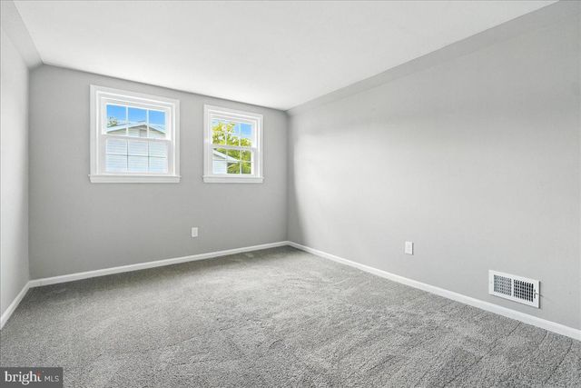 120 N KENNEDY RD, Sterling, VA 20164