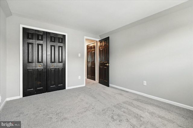 120 N KENNEDY RD, Sterling, VA 20164