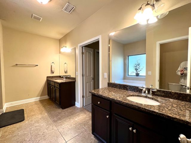 68 Hemingway Lane, Freeport, FL 32439