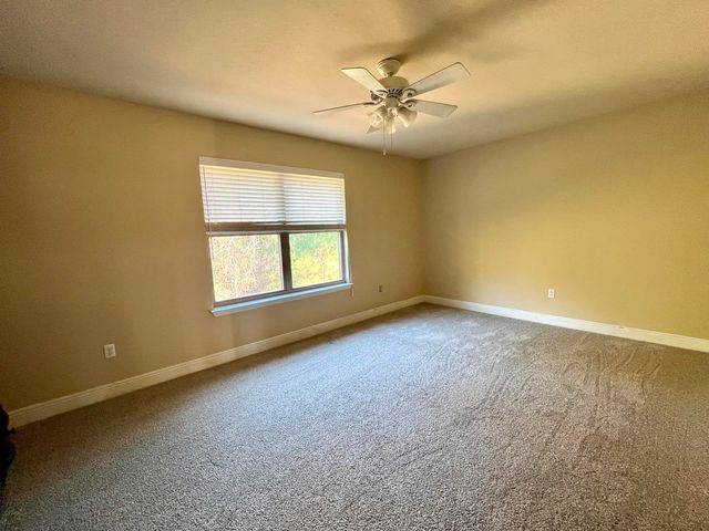 68 Hemingway Lane, Freeport, FL 32439