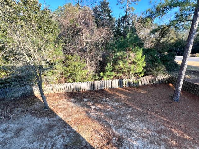 68 Hemingway Lane, Freeport, FL 32439