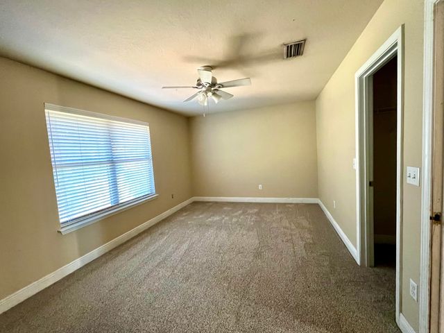 68 Hemingway Lane, Freeport, FL 32439
